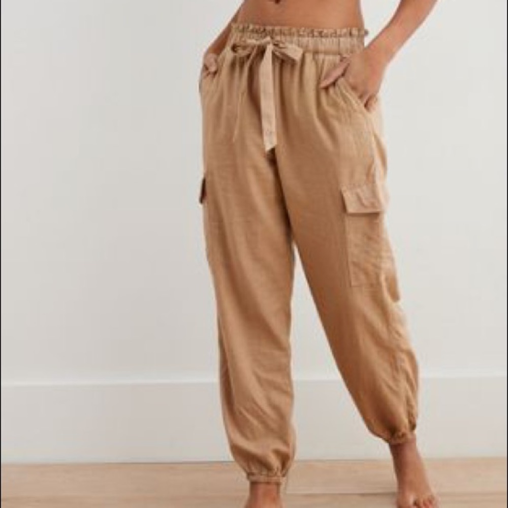 Aerie nwt cargo jogger pants - light tan